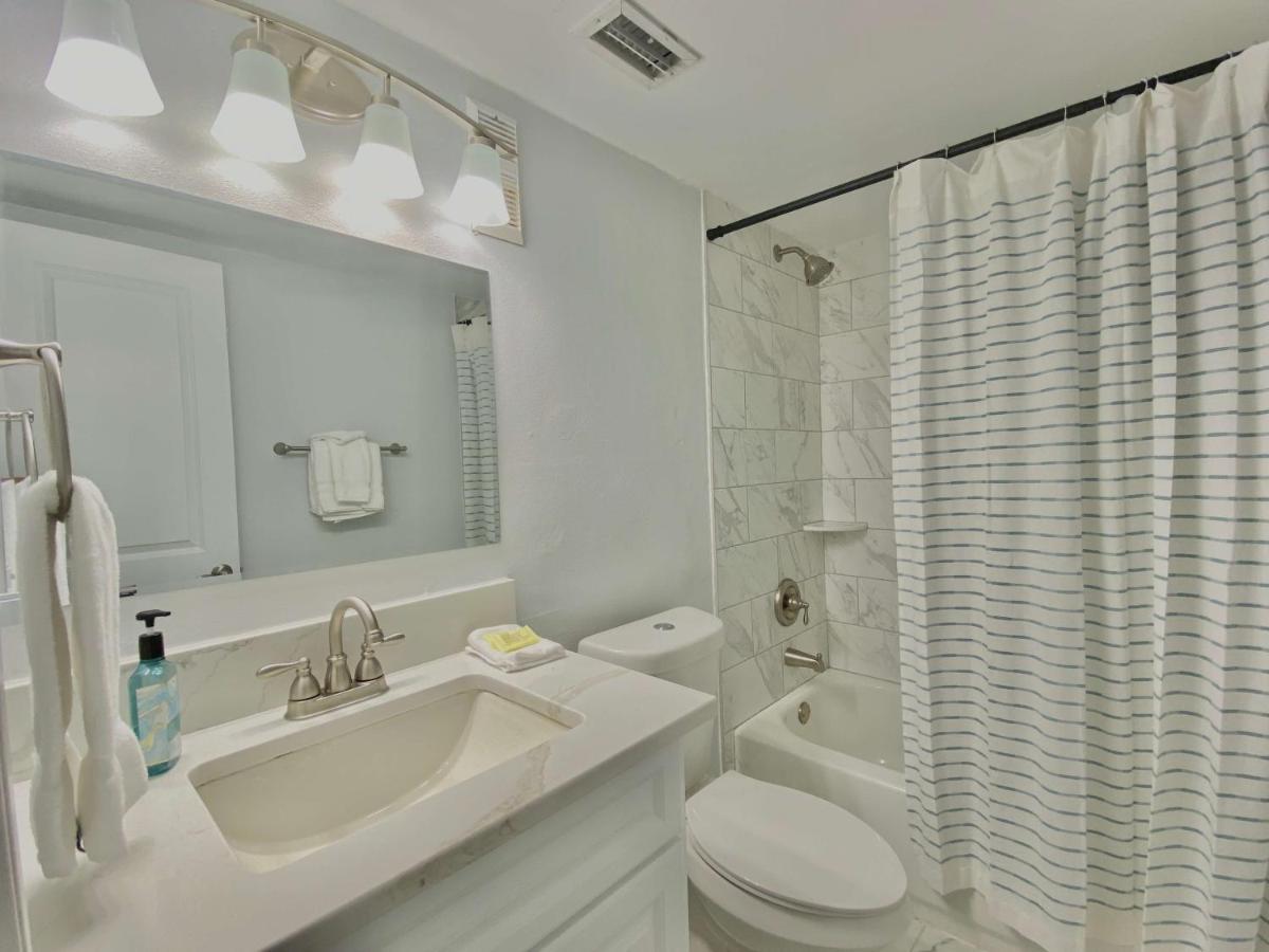 Island Winds East 202 By Albvr - Beautifully Renovated Beachfront Condo & Steps Away From Hangout & More! Gulf Shores Εξωτερικό φωτογραφία
